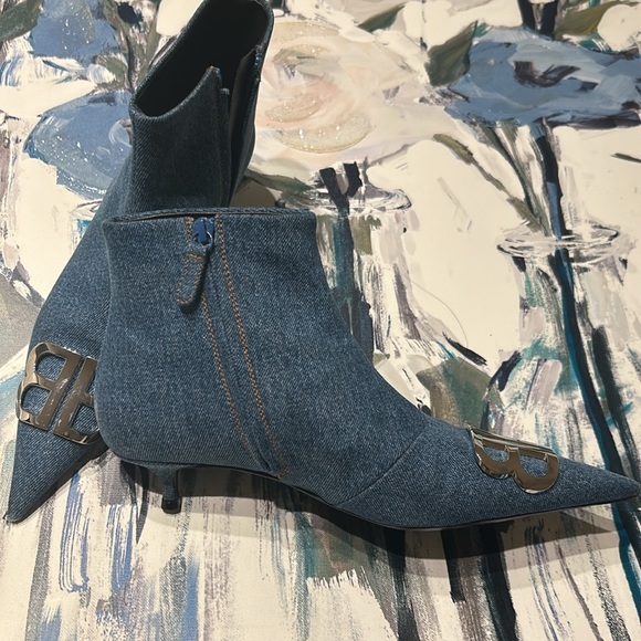 BALENCIAGA - Picture 6 of 16